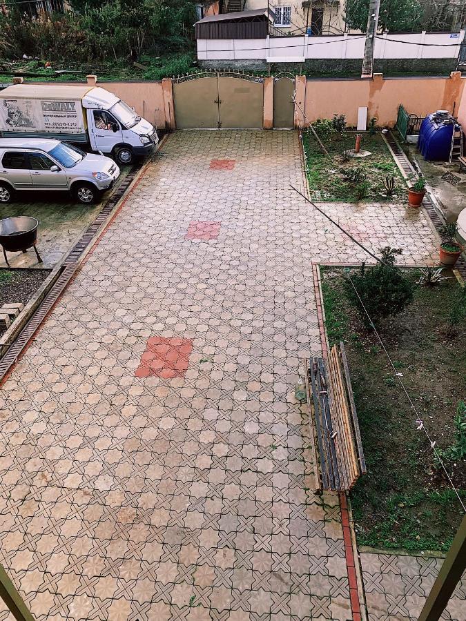 Семейный Дворик Sukhumi Exterior foto